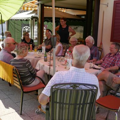 033_1 Begrüssung durch die Gastgeberin